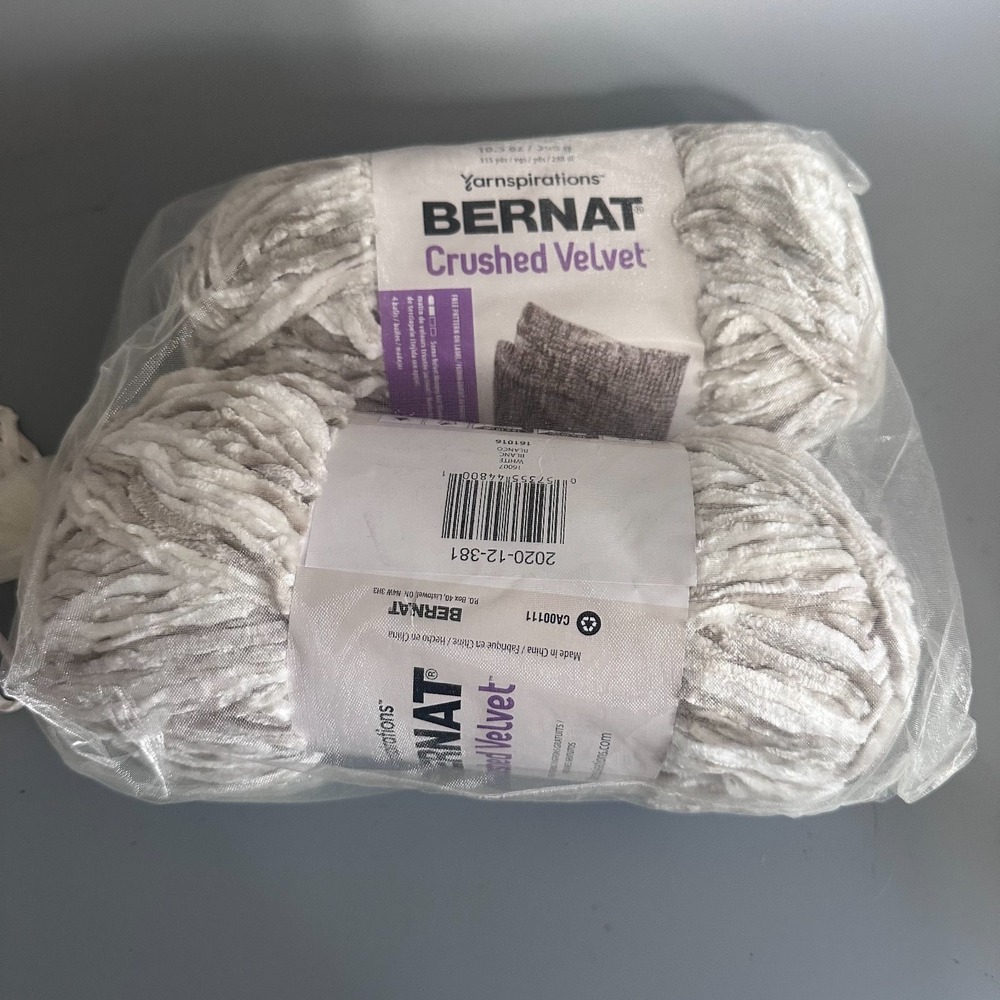 Bernat Crushed Velvet Yarn White 16007 Bulky 5 Polyester 2 Skeins 10.5oz 315yd